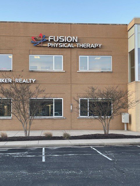 A building with the words fusion physical therapy on it.